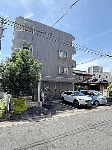 建物外観　タイル貼りの綺麗な外観です！