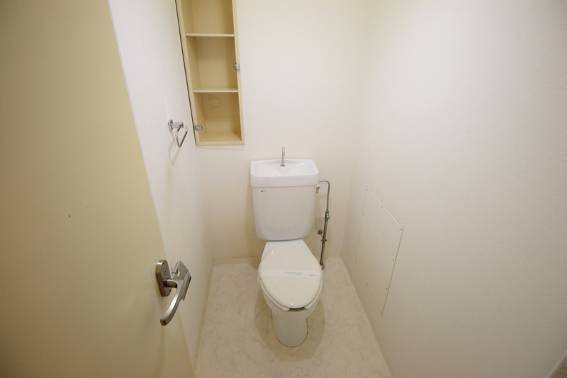 大阪モノレール本線 少路駅 徒歩7分 4階建 築39年のトイレ写真