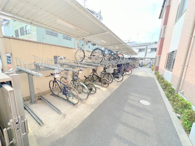 駐車場　あなたの大事な自転車も安心してとめることができますね。