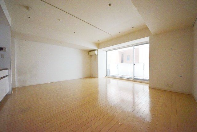 新交通ゆりかもめ 汐留駅 徒歩5分 12階建 築21年の居間写真