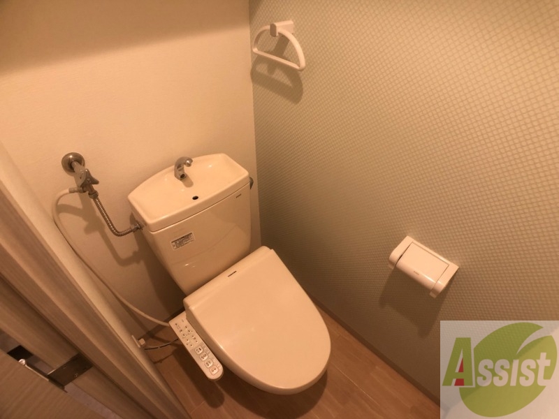 トイレ　ウォシュレット機能がついたトイレです。安心して使用できます。