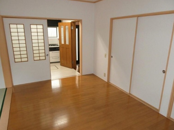 駒沢1丁目戸建の居間写真