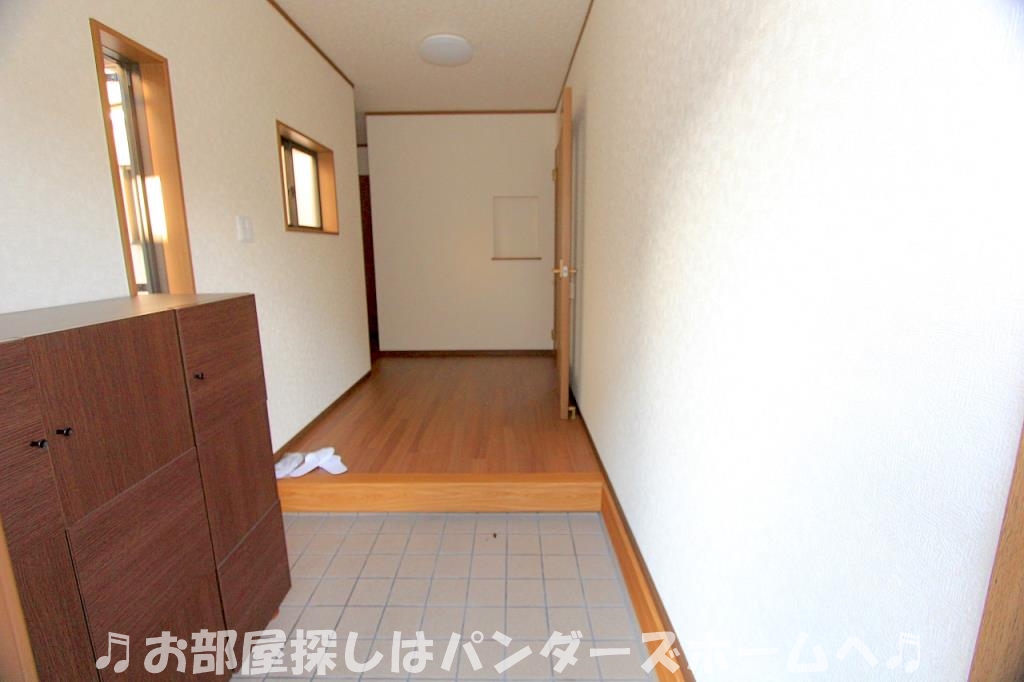 東香里新町戸建の玄関写真