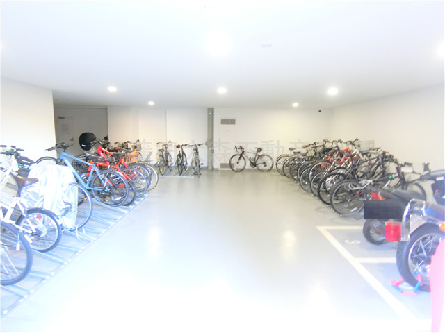 その他共有部分　屋根付き駐輪場　バイク置き場　空き状況等詳細はお問合せ下さい