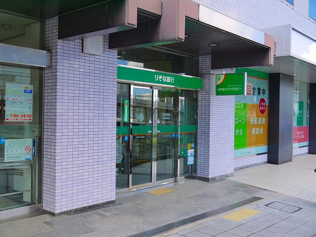 銀行　りそな銀行　近鉄学園前支店（銀行）まで117m