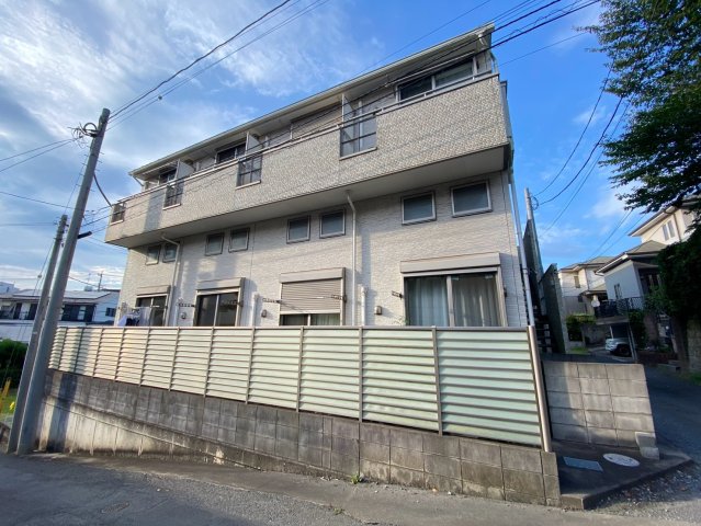 ＪＲ総武線 千葉駅 バス乗車時間：10分 最寄りバス停で下車 徒歩1分 築15年