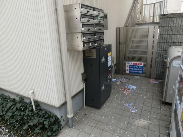 エントランス　☆エントランス☆宅配ボックスもありますよ～