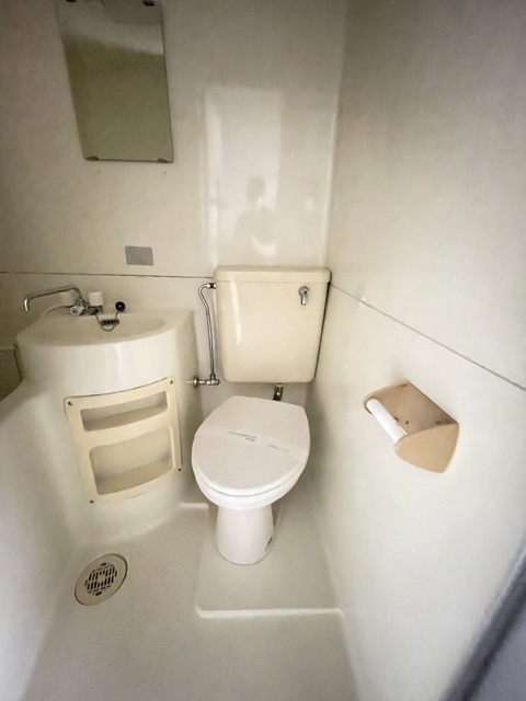 多摩都市モノレール 大塚・帝京大学駅 徒歩5分 3階建 築40年のトイレ写真