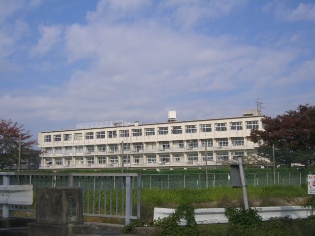 小学校　市立甚目寺西小学校（小学校）まで600m