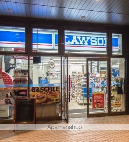 コンビニ　ローソン港赤坂九丁目店（コンビニ）まで27m