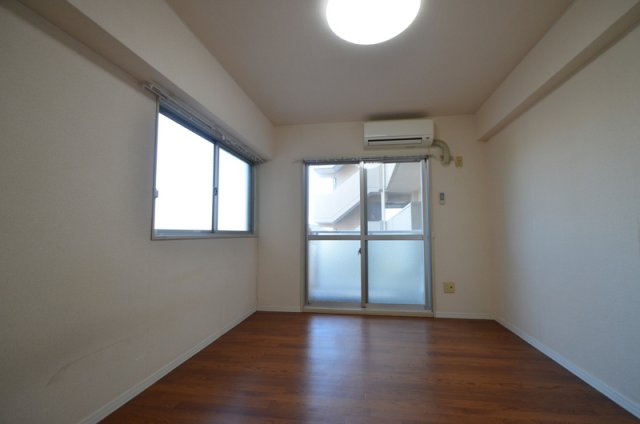 プレアール姫路龍野町の居間写真