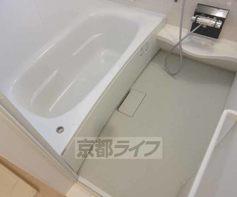 バス・シャワールーム　足がのばせるバスタブです！