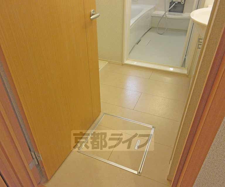 洗面設備　脱衣所が広々としています。