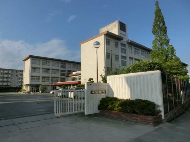 小学校　伊保南小学校（小学校）まで768m