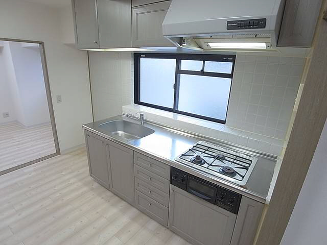 キッチン　写真は同マンションの別のお部屋のものです
