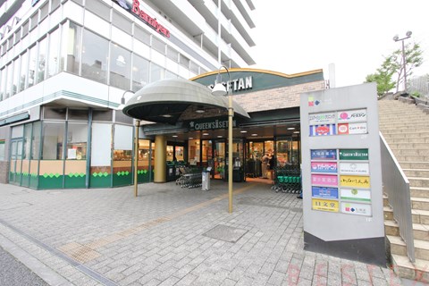 スーパー　クイーンズ伊勢丹小石川店（スーパー）まで237m