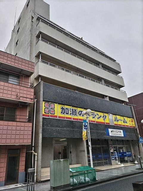 建物外観　鉄筋コンクリート造7階建て