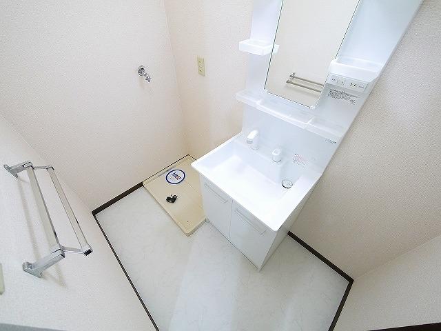 洗面設備　コンパクトで使いやすい洗面所