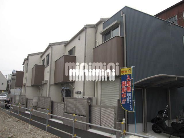 建物外観　閑静な住宅街のモダンな外観、落ち着いた周辺環境も魅力。