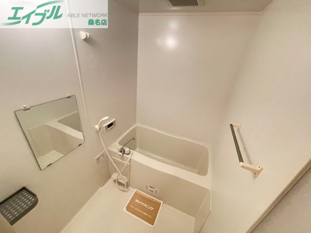 バス・シャワールーム　同物件反転タイプの画像です
