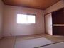 収納　小窓の付いた寝室にぴったりのお部屋