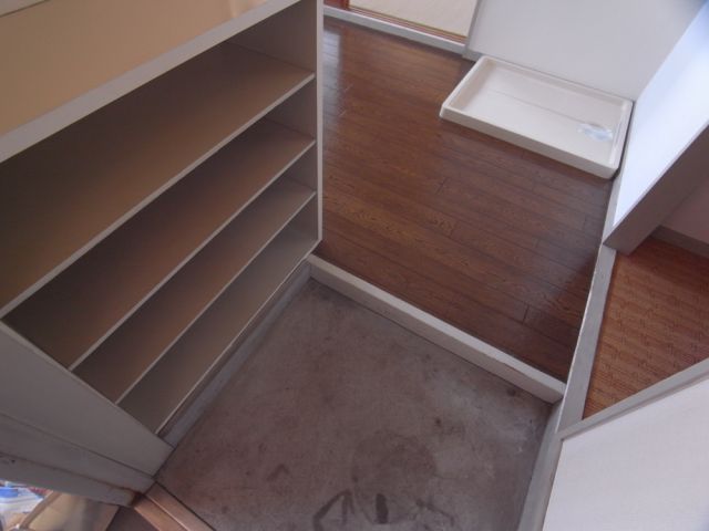 玄関　下駄箱も付いて収納に便利