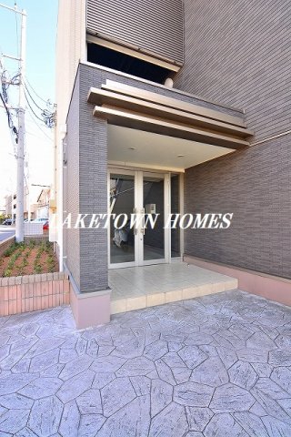 エントランス　オートロック機能付のエントランスです。