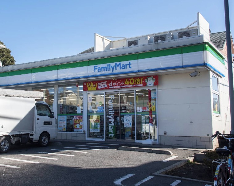 コンビニ　ファミリーマート 深沢五丁目店（コンビニ）まで192m
