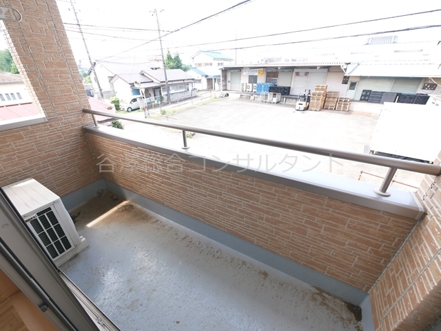 バルコニー　屋外物干し掛けあり
