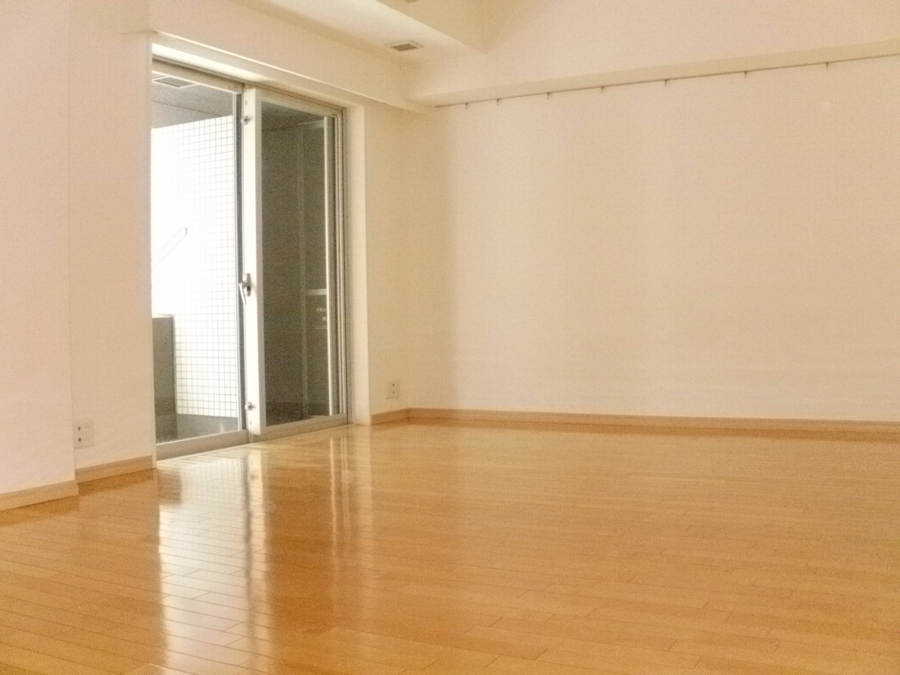 居室・リビング　同マンション別部屋