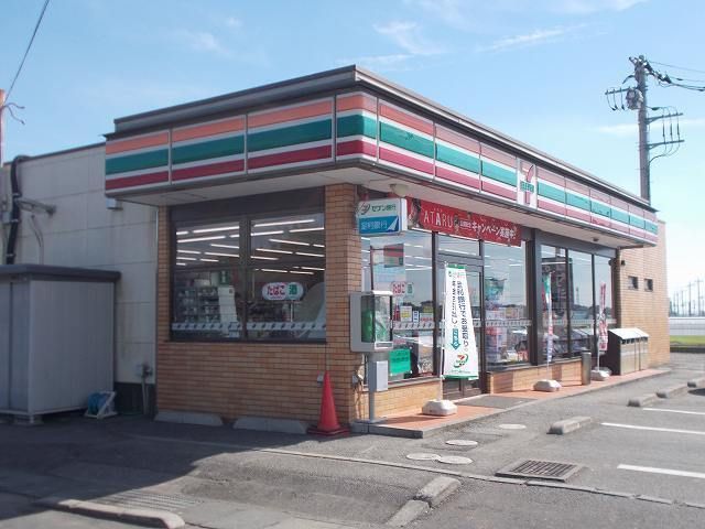 コンビニ　セブンイレブン（コンビニ）まで900m