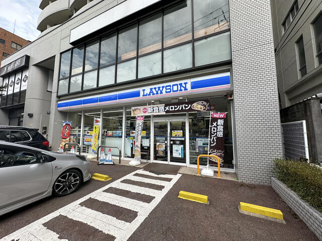 コンビニ　ローソン盛岡内丸店（コンビニ）まで459m
