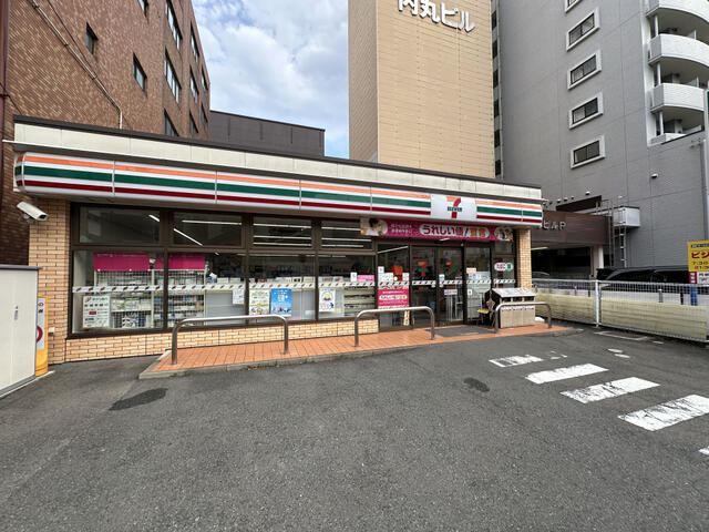 コンビニ　セブンイレブン盛岡内丸店（コンビニ）まで427m