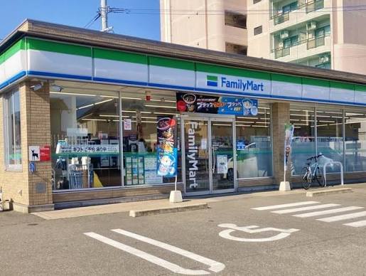 コンビニ　ファミリーマート福岡七隈六丁目店（コンビニ）まで240m