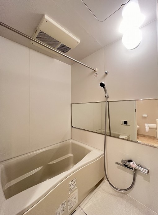 バス・シャワールーム　※写真は類似間取り別部屋。色味等異なる場合があります。