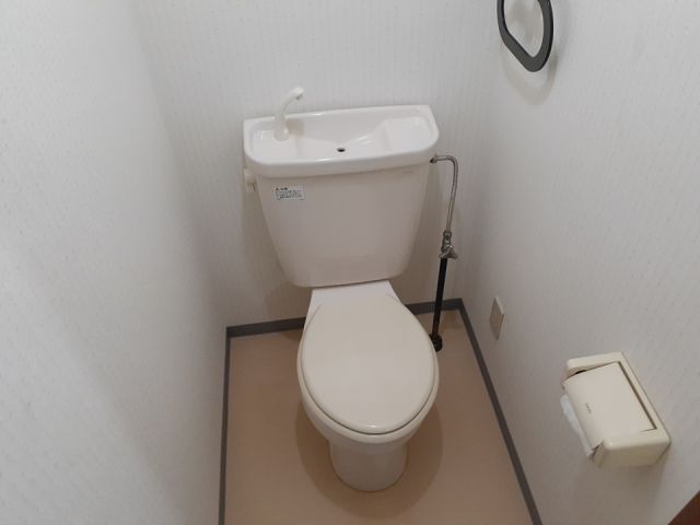 【名張市赤目町丈六のマンションのトイレ】