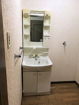 洗面設備　シャワー付き洗面台
