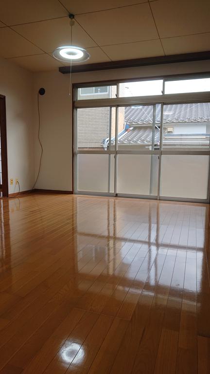 渋井戸建て貸家の居間写真