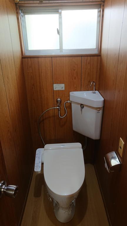 渋井戸建て貸家のトイレ写真