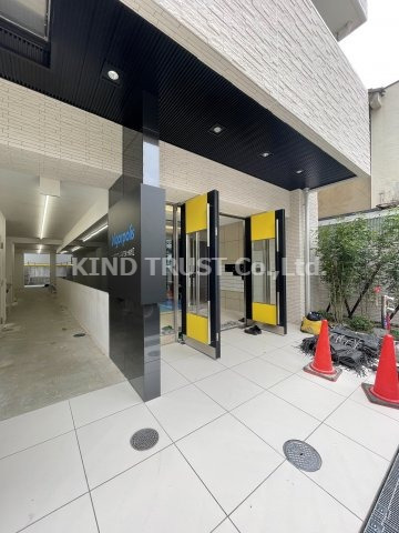 エントランス　落ち着いたエントランスです