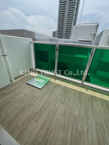 バルコニー　外からの目が気にならないバルコニーで洗濯物が干せます