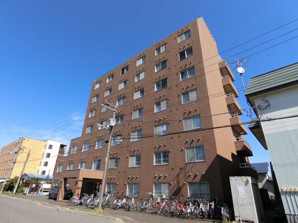 北広島市中央のマンションの建物外観