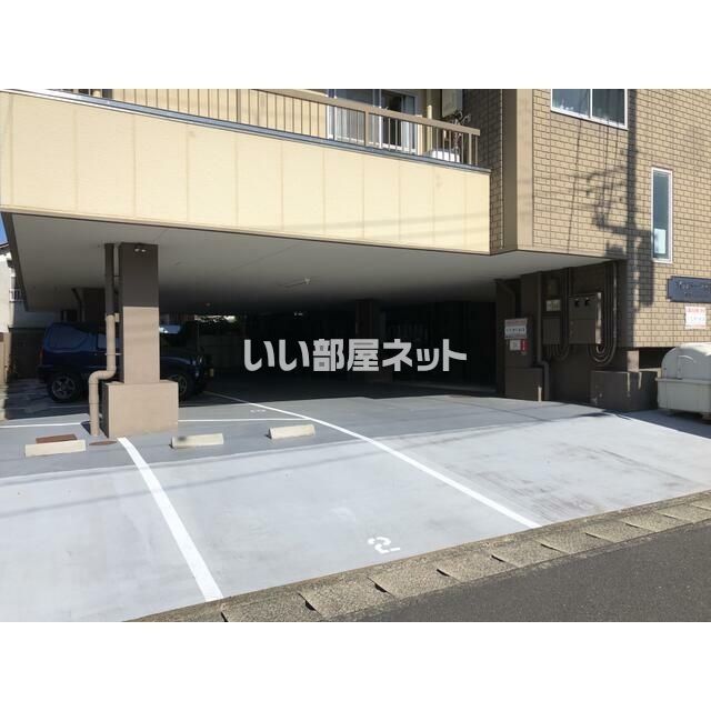 【ライフステージ広瀬　倉梯の駐車場】