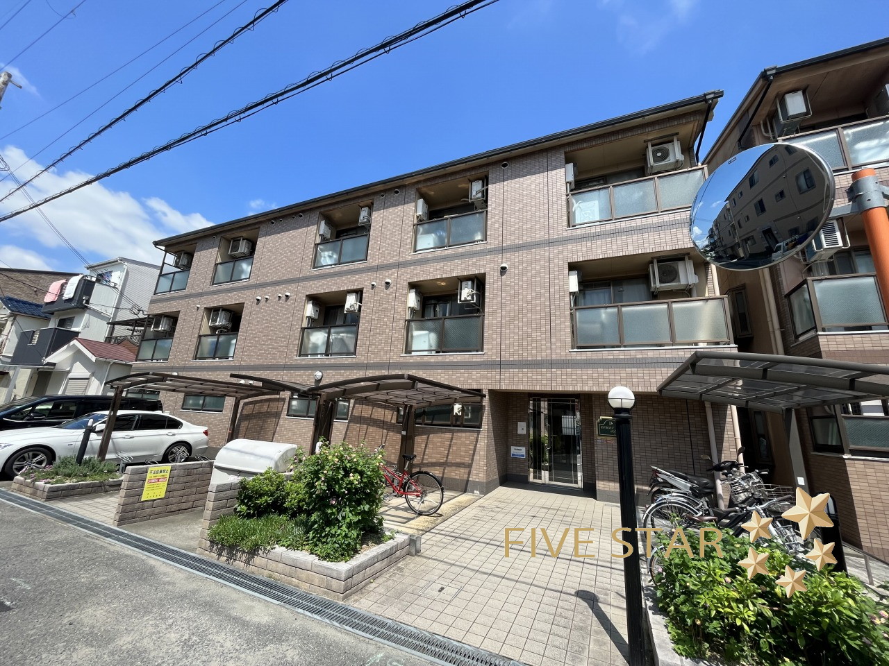 【枚方市磯島茶屋町のマンションの建物外観】