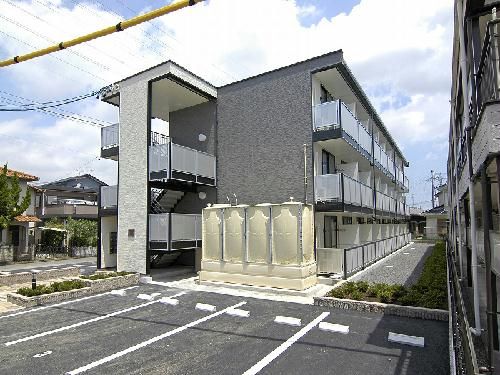 静岡市駿河区中吉田のマンションの建物外観