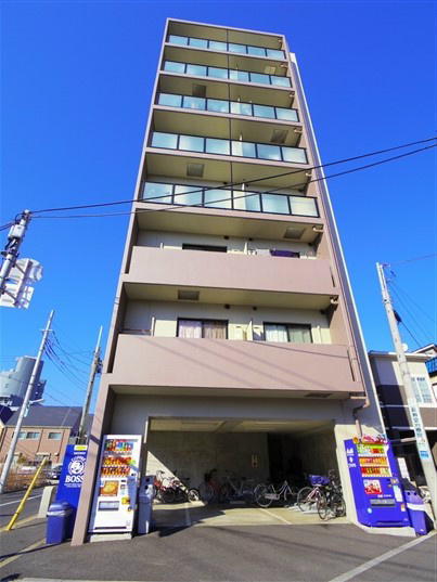 江戸川区興宮町のマンションの建物外観
