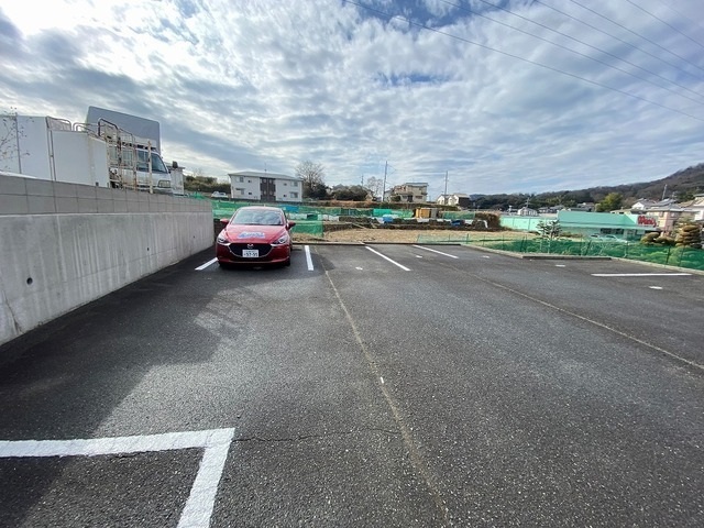 【ウイングス馬木の駐車場】