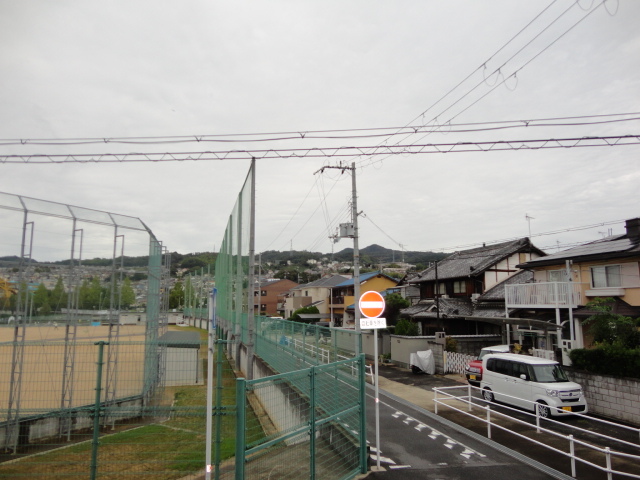 【生駒郡三郷町勢野東のアパートの眺望】