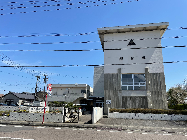 【サンテラス東本郷の中学校】