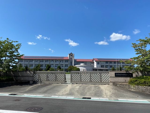 【度会郡玉城町妙法寺のアパートの小学校】